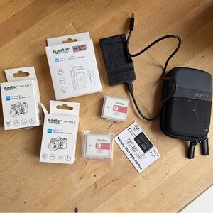 Sony Cybershot accessories! Camera batteries, charger, memory stick & reader